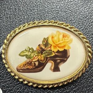 1928 Vtge Beautiful Shoe Brooch with Yellow Rose